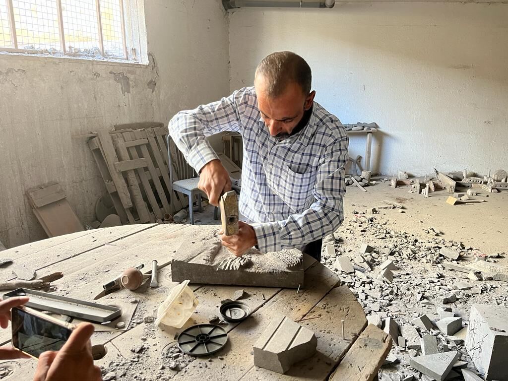 AA-20230726-31770282-31770270-URDUNLU_TARIK_MALKAVI_EKMEGINI_TASTAN_CIKARIYOR