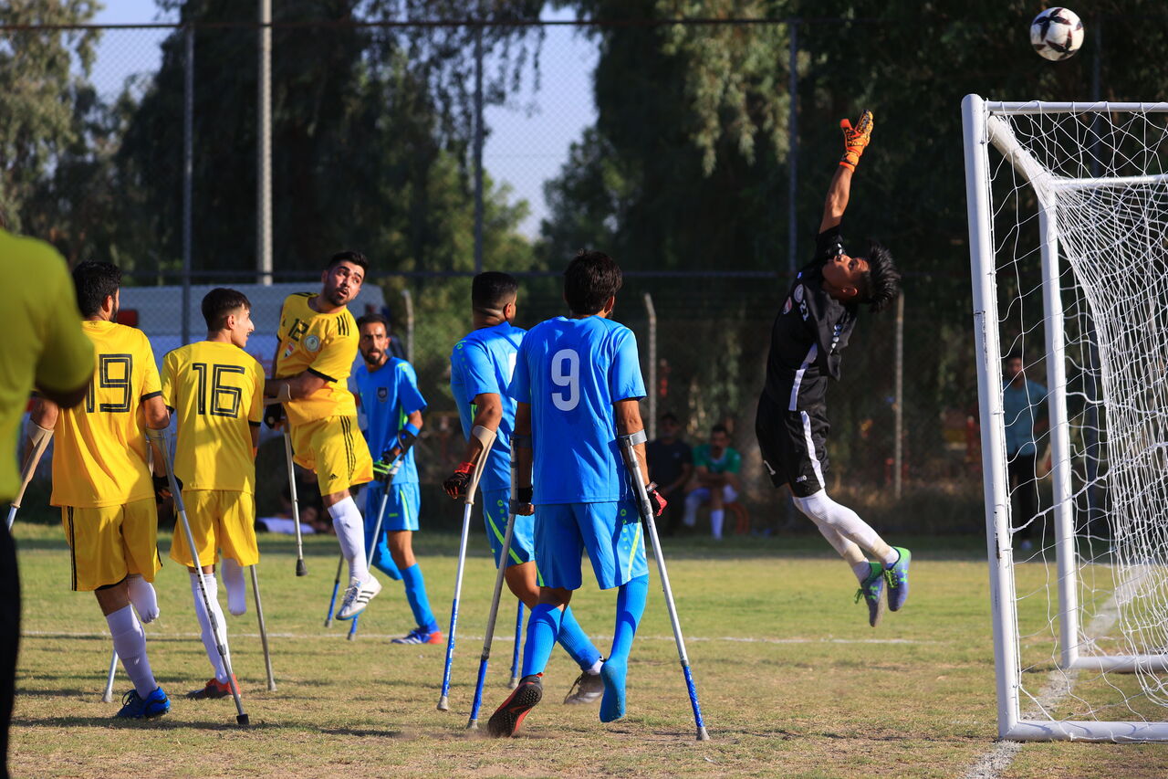 AA-20230818-31942587-31942573-IRAKTAKI_SIDDET_OLAYLARINDA_UZUVLARINI_KAYBEDENLER_FUTBOLLA_HAYATA_TUTUNUYOR