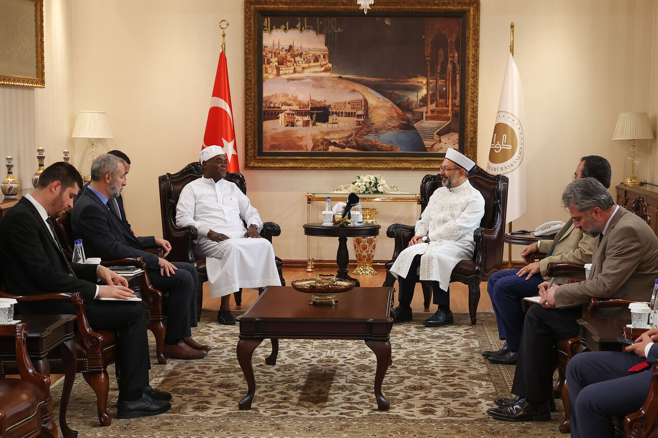 AA-20230824-31987979-31987975-DIYANET_ISLERI_BASKANI_ERBAS_MUSLUMAN_OLAN_GUNEY_AFRIKALI_ESKI_RAHIP_RICHMONDU_KABUL_ETTI