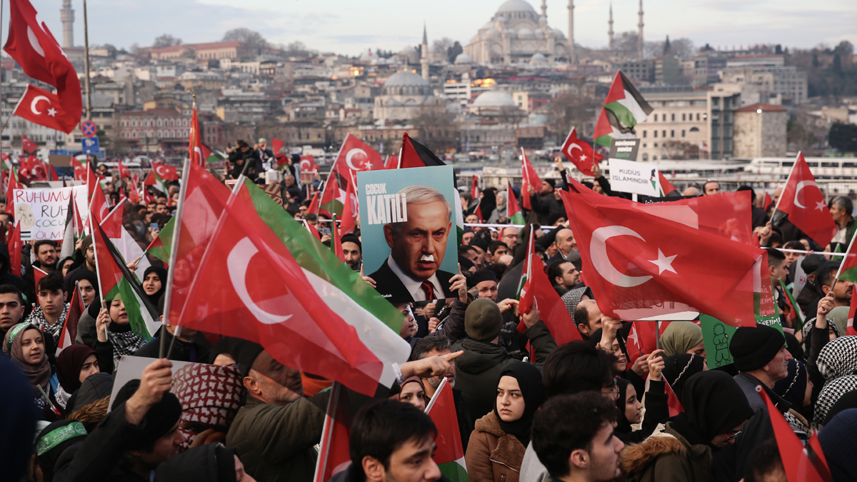 "Şehitlerimize Rahmet, Filistin'e Destek, İsrail'e Lanet" için on binler buluştu