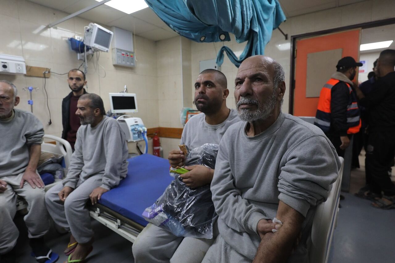 İsrail, alıkoyduğu onlarca Filistinliyi serbest bıraktı